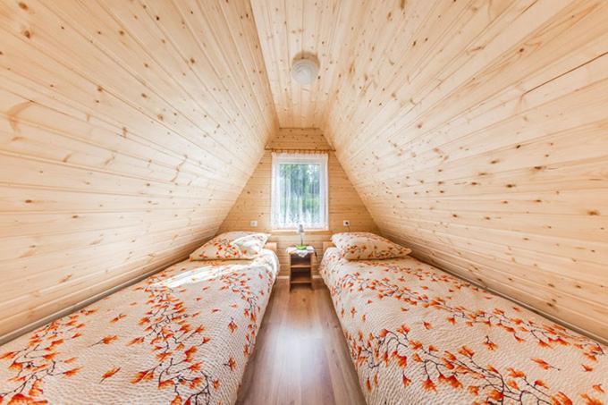 Uweronci Hotell Ustrzyki Dolne Exteriör bild