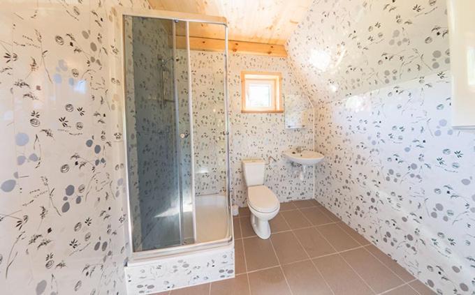 Uweronci Hotell Ustrzyki Dolne Exteriör bild