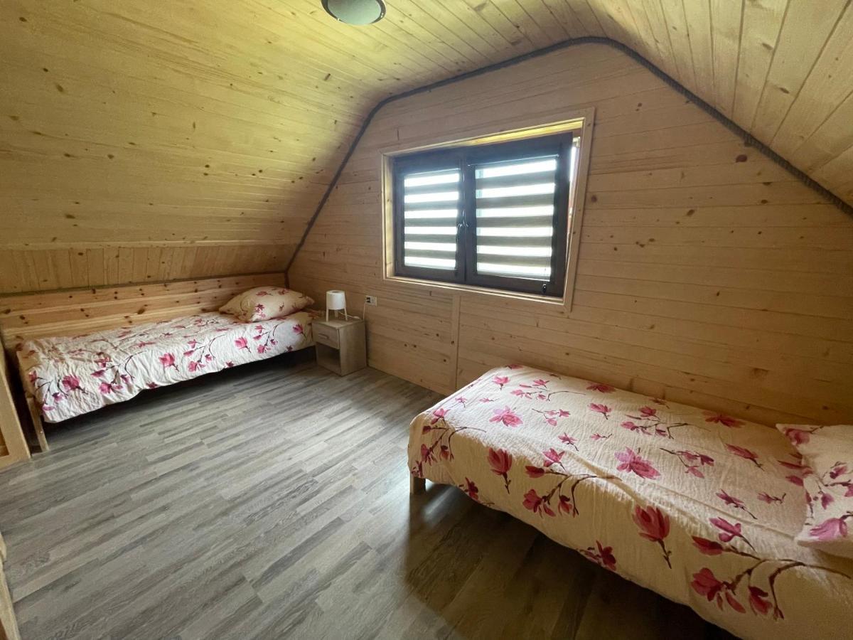 Uweronci Hotell Ustrzyki Dolne Exteriör bild