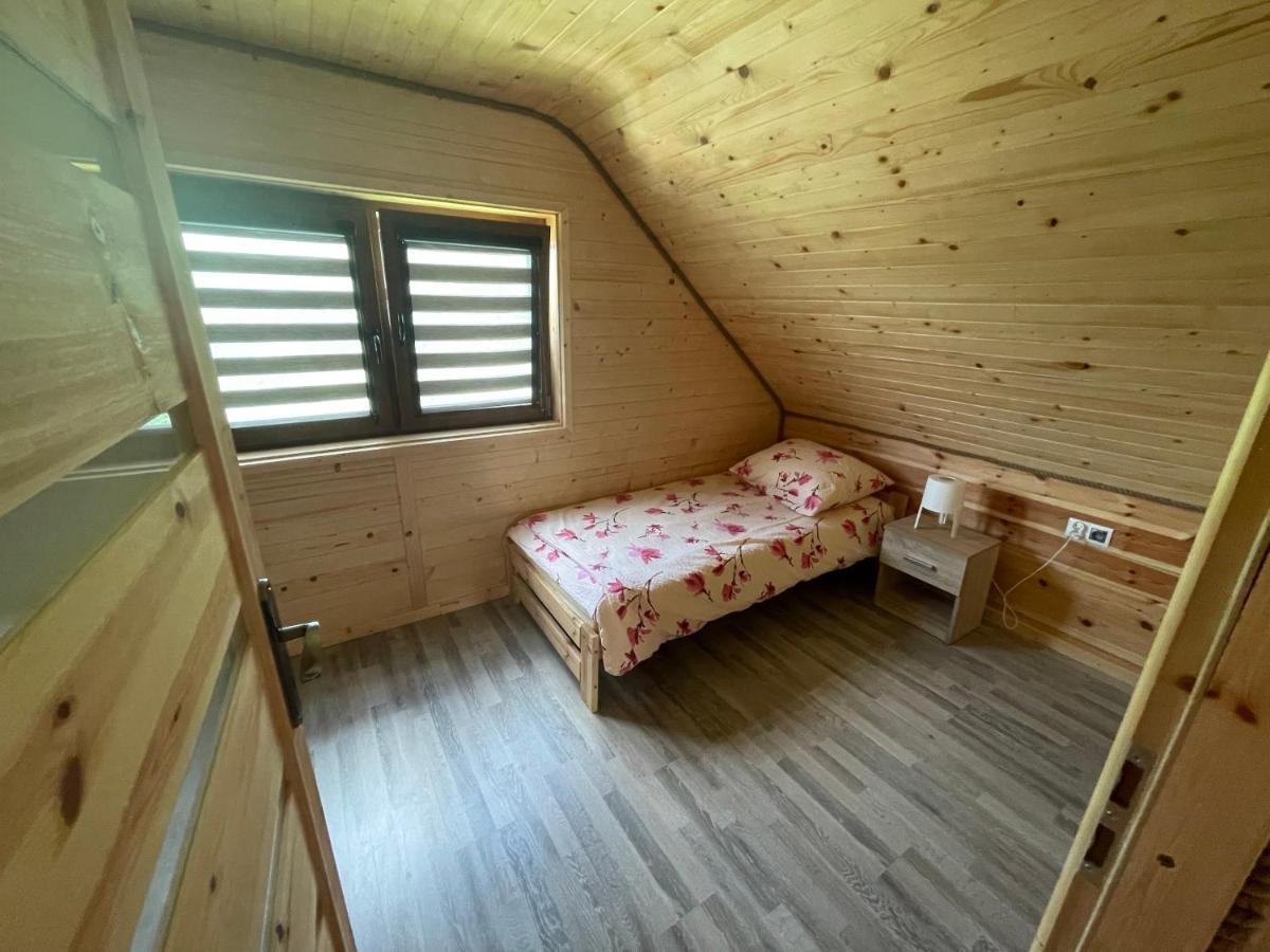 Uweronci Hotell Ustrzyki Dolne Exteriör bild