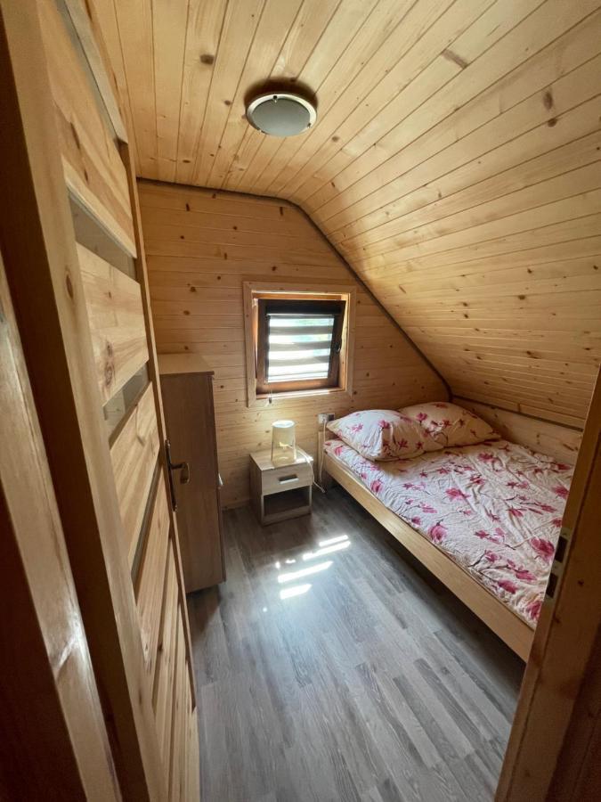 Uweronci Hotell Ustrzyki Dolne Exteriör bild